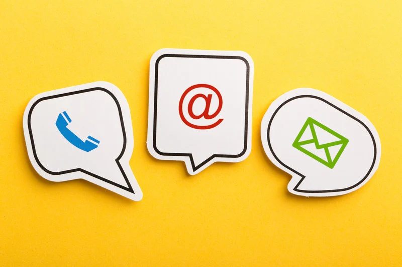 Kontaktmöglichkeiten per Telefon, E-Mail und Nachricht